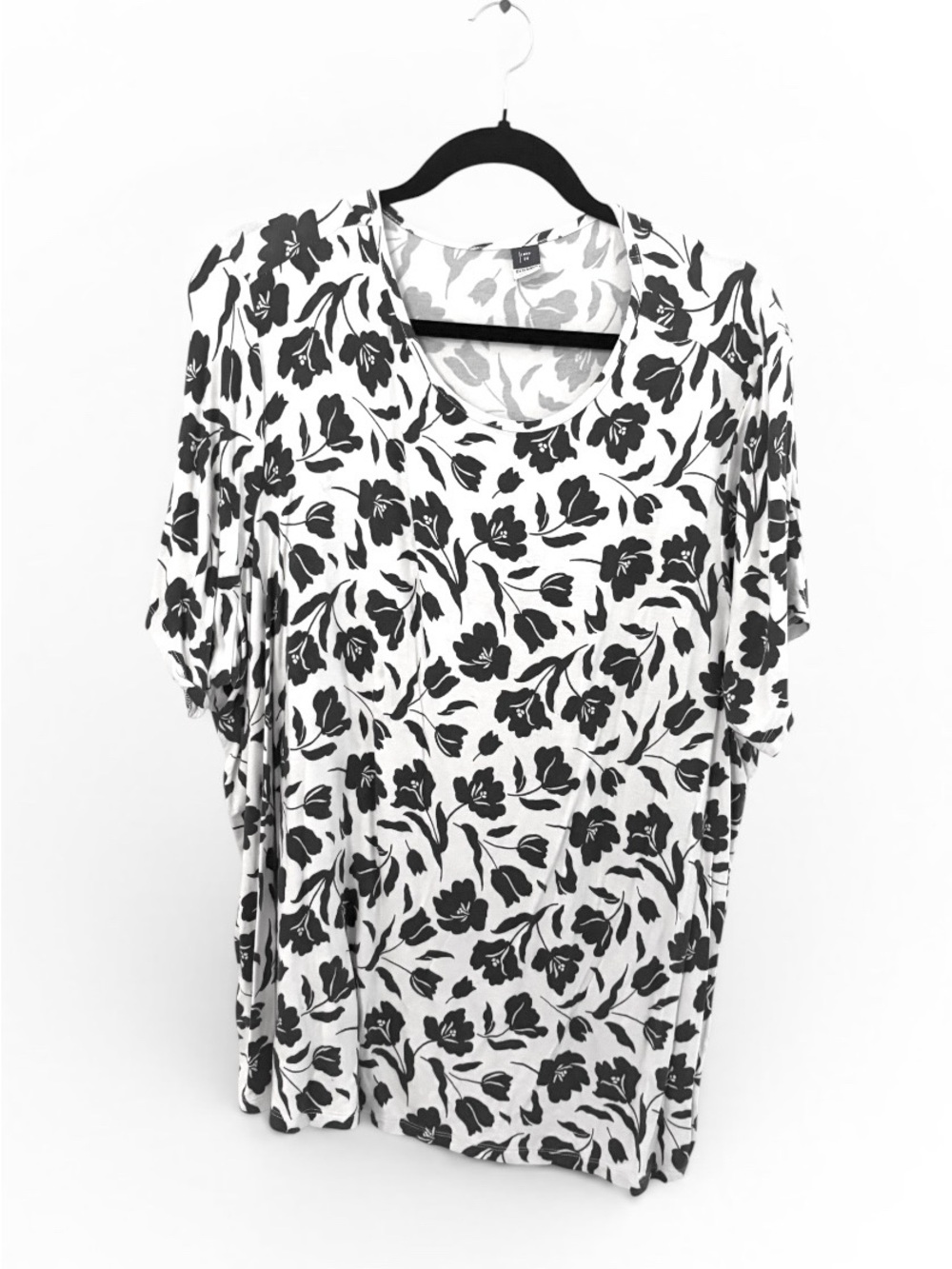 Old Navy Black and White Floral Scoop Neck Tee